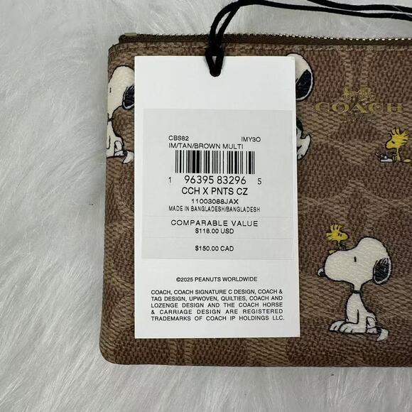 Coach X Peanuts Corner Zip Wristlet In Signature Canvas With Snoopy NWT CBS82 - Picture 4 of 7